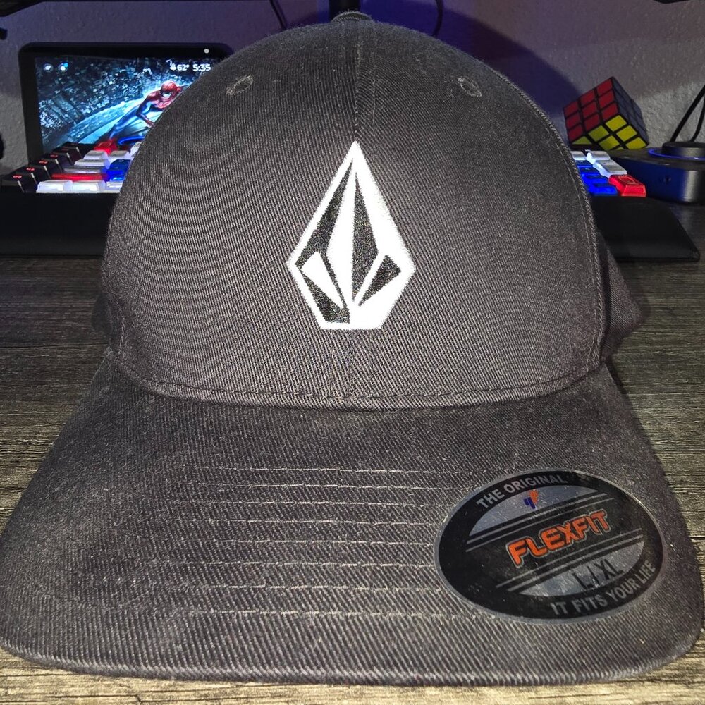 Volcom Black Flex Fit L/XL